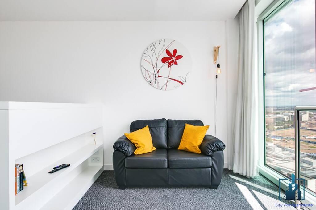 Rotunda Highrise Luxury Studio Apt Bullring Birmingham City Centre Great Views view 3