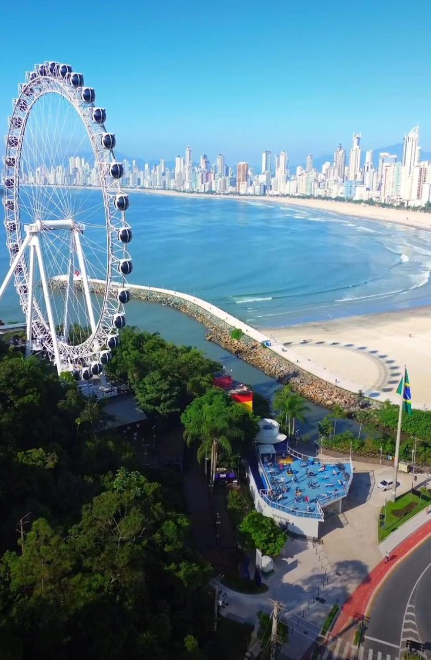 1 quadra da Praia e da Roda Gigante