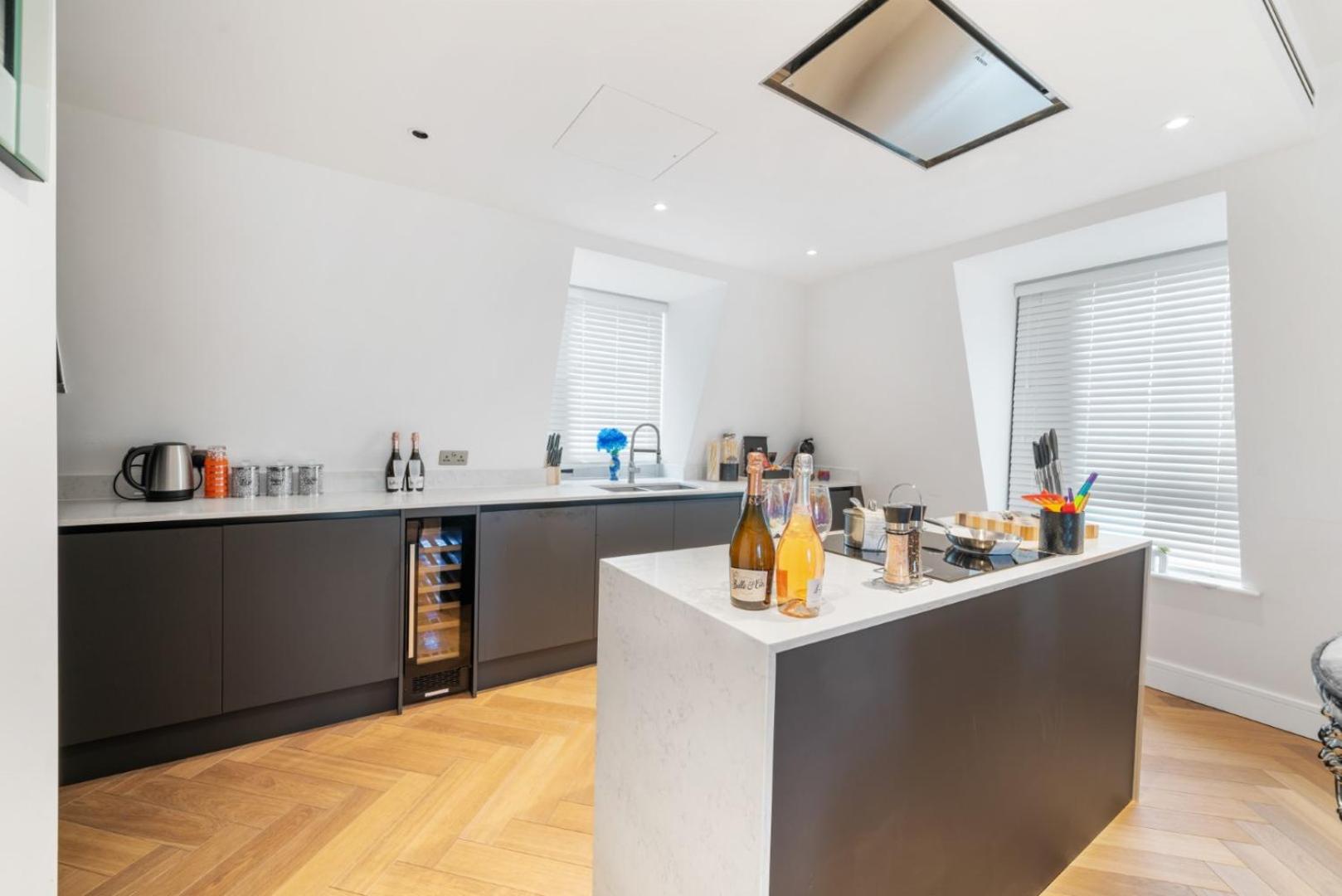 Marble Arch Luxury 3-Bedroom Penthouse Haven 73