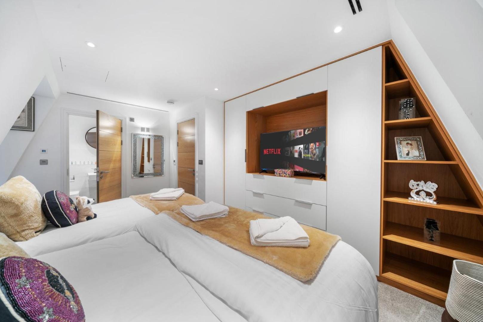 Marble Arch Luxury 3-Bedroom Penthouse Haven 73