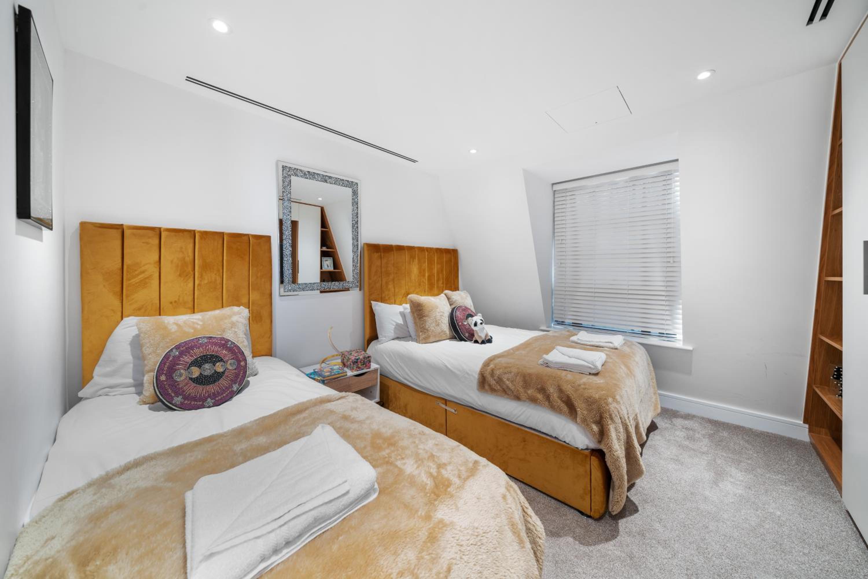 Marble Arch Luxury 3-Bedroom Penthouse Haven 73