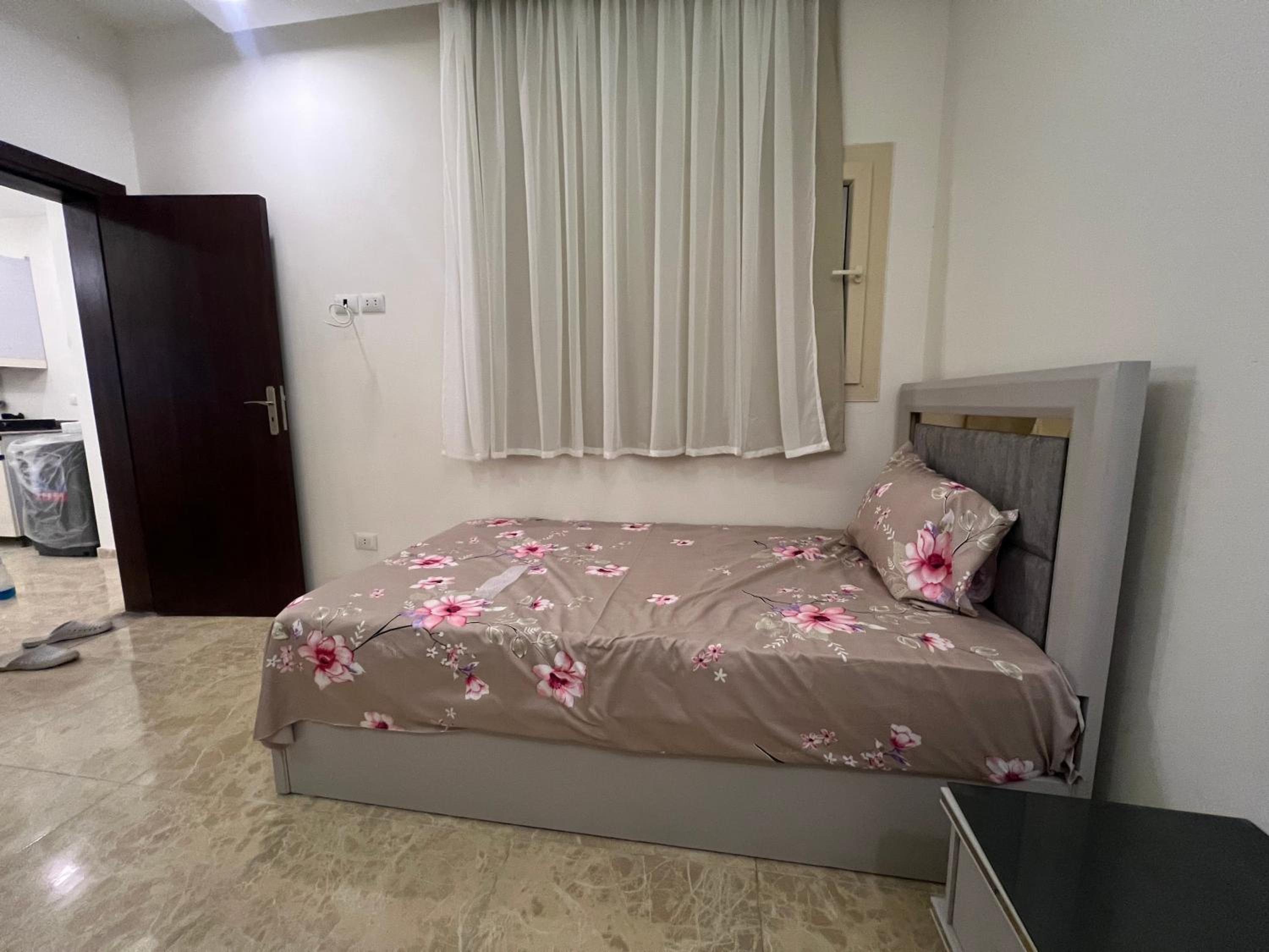 Apartment 2 bedroom and 2 Bathroom pool view at mirage bay view 4