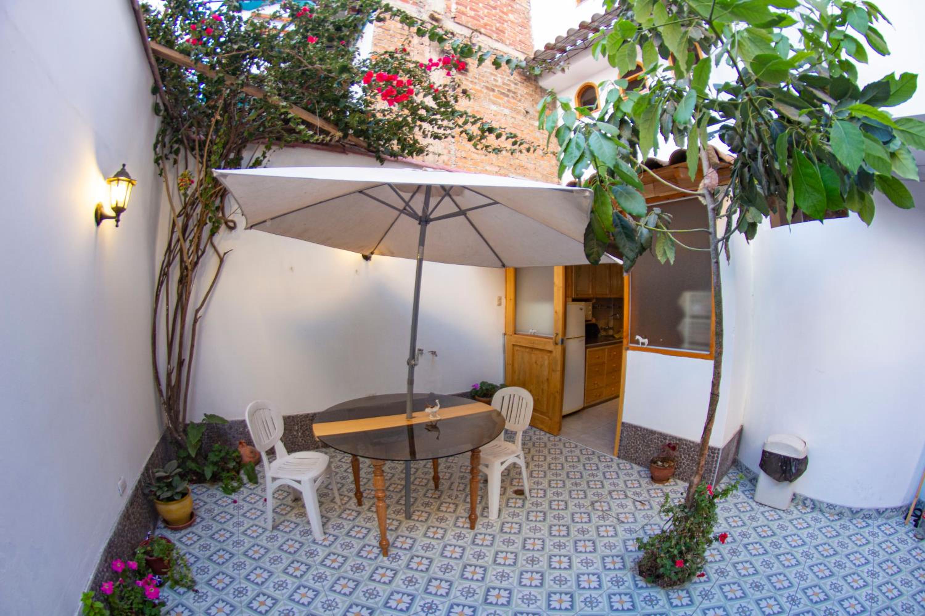 Casa Hospedaje de 5 habitaciones - hermosos jardines - ambiente acogedor - a 3 cuandras Quapac Ñan - Villa Hospedajes view 5