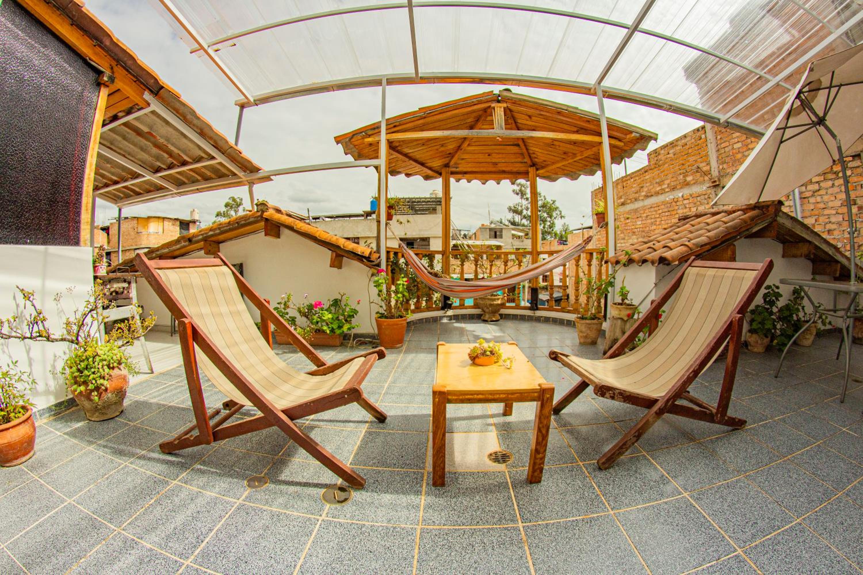 Casa Hospedaje de 5 habitaciones - hermosos jardines - ambiente acogedor - a 3 cuandras Quapac Ñan - Villa Hospedajes view 3
