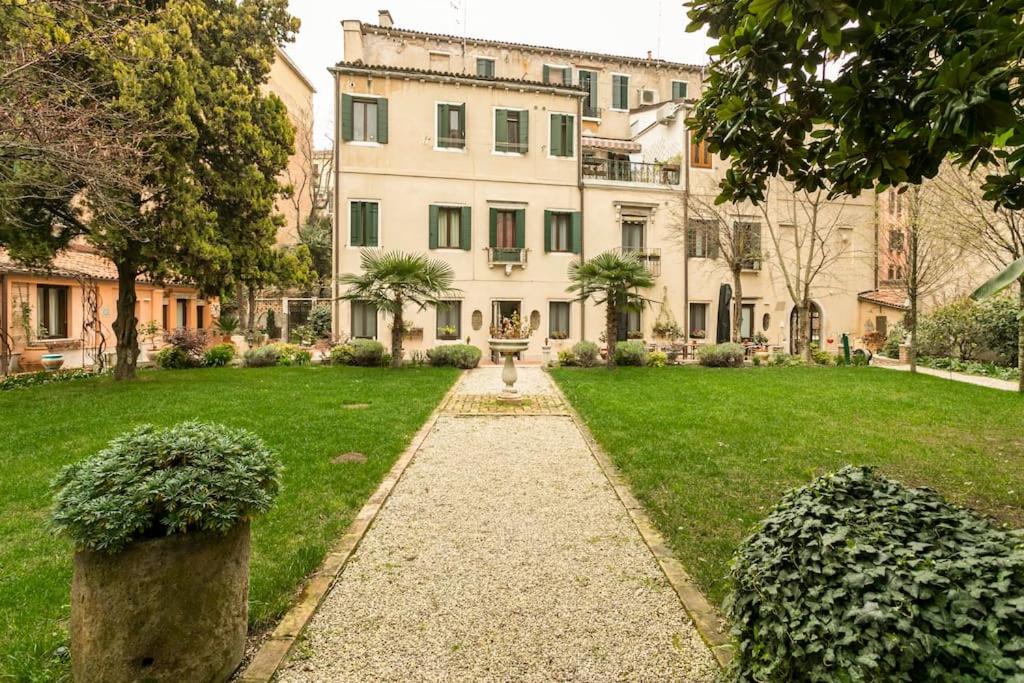 Cinqueteste Luxury Home