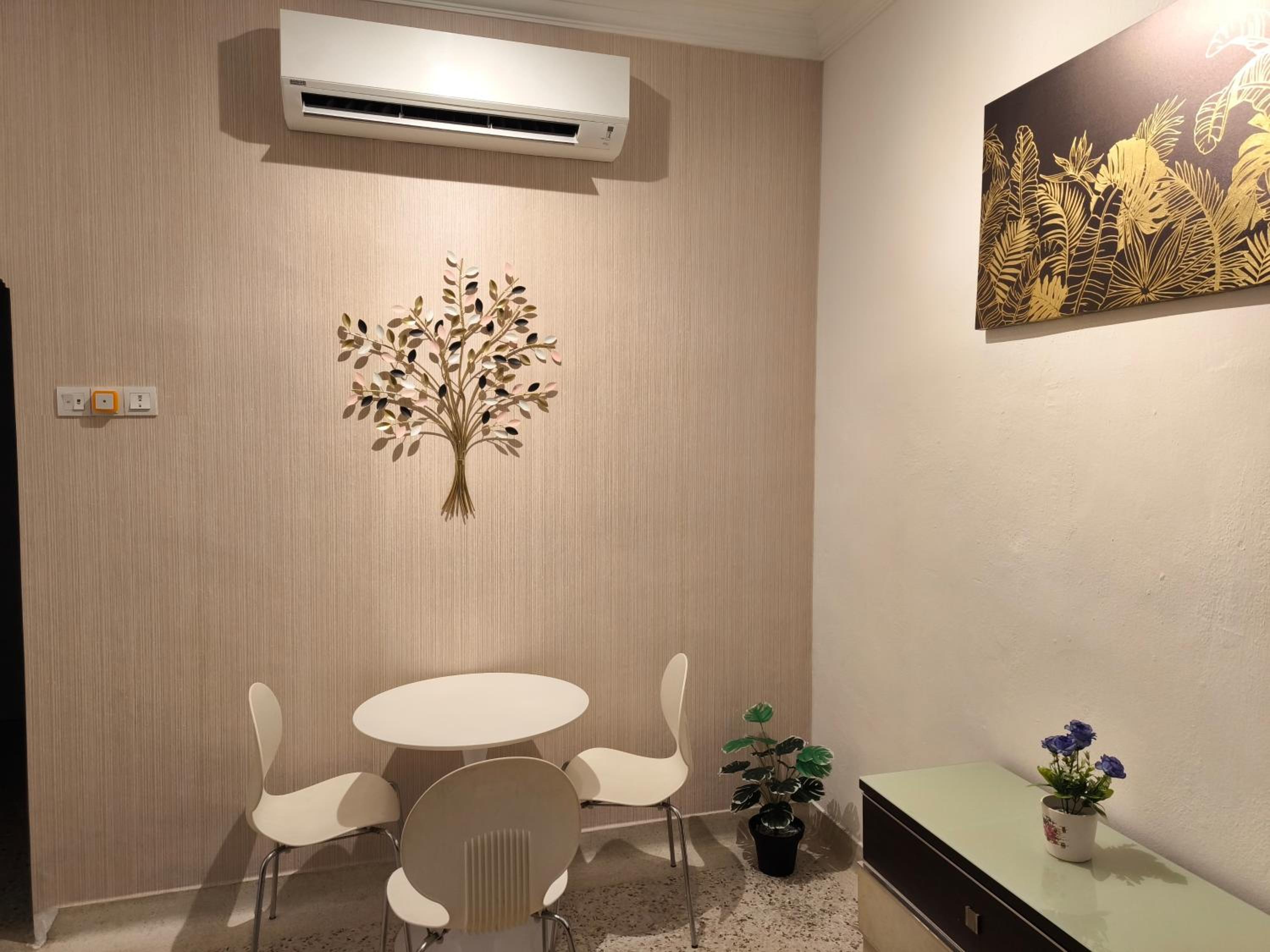 LittleBee Homestay KT