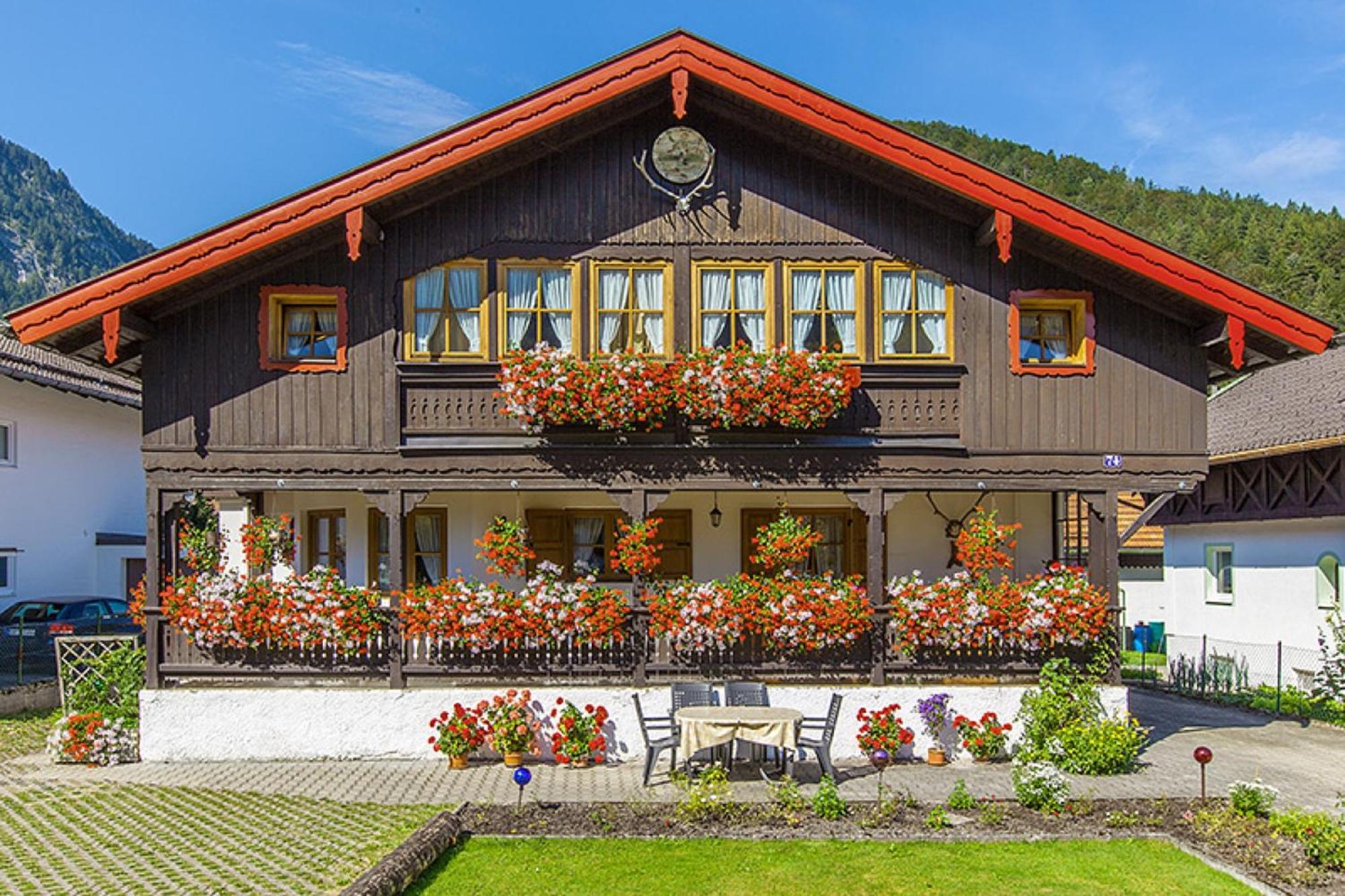 Ferienwohnungen Weiß