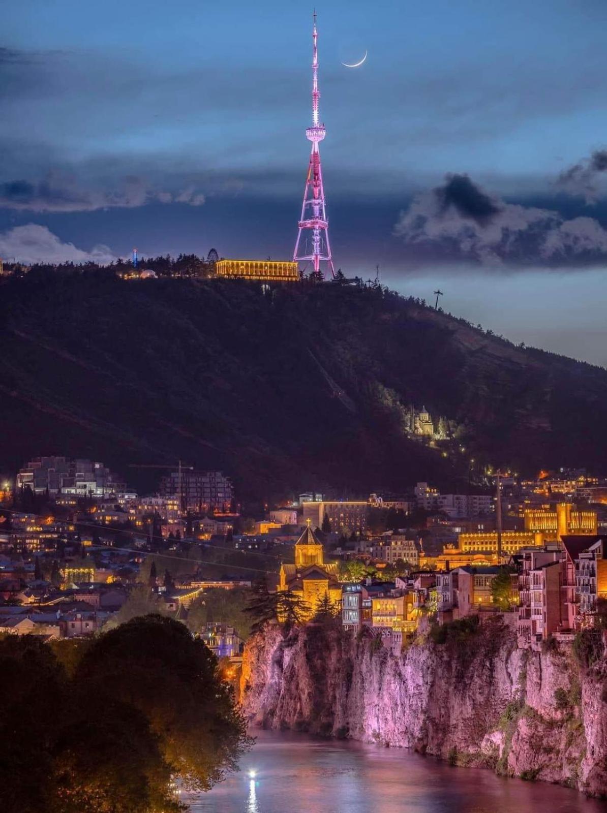 Apartment in the Heart of Tbilisi view 3