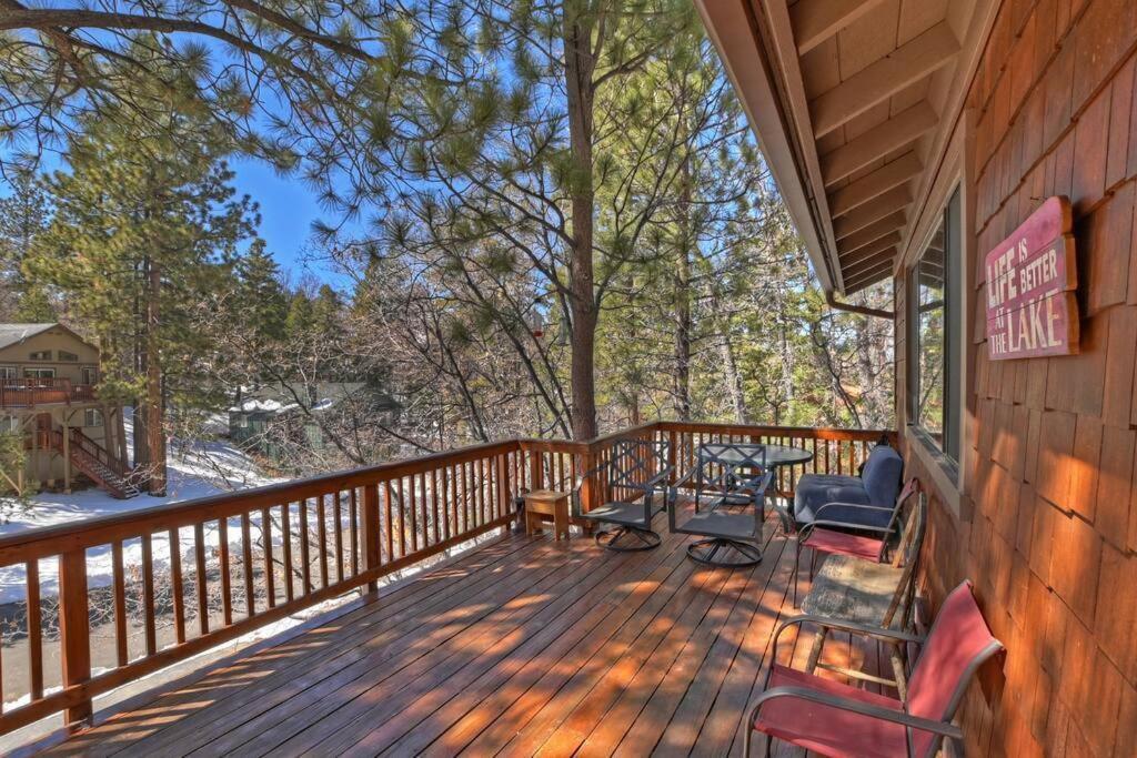 Oak Pines Lodge W Spa & fenced backyard view 4