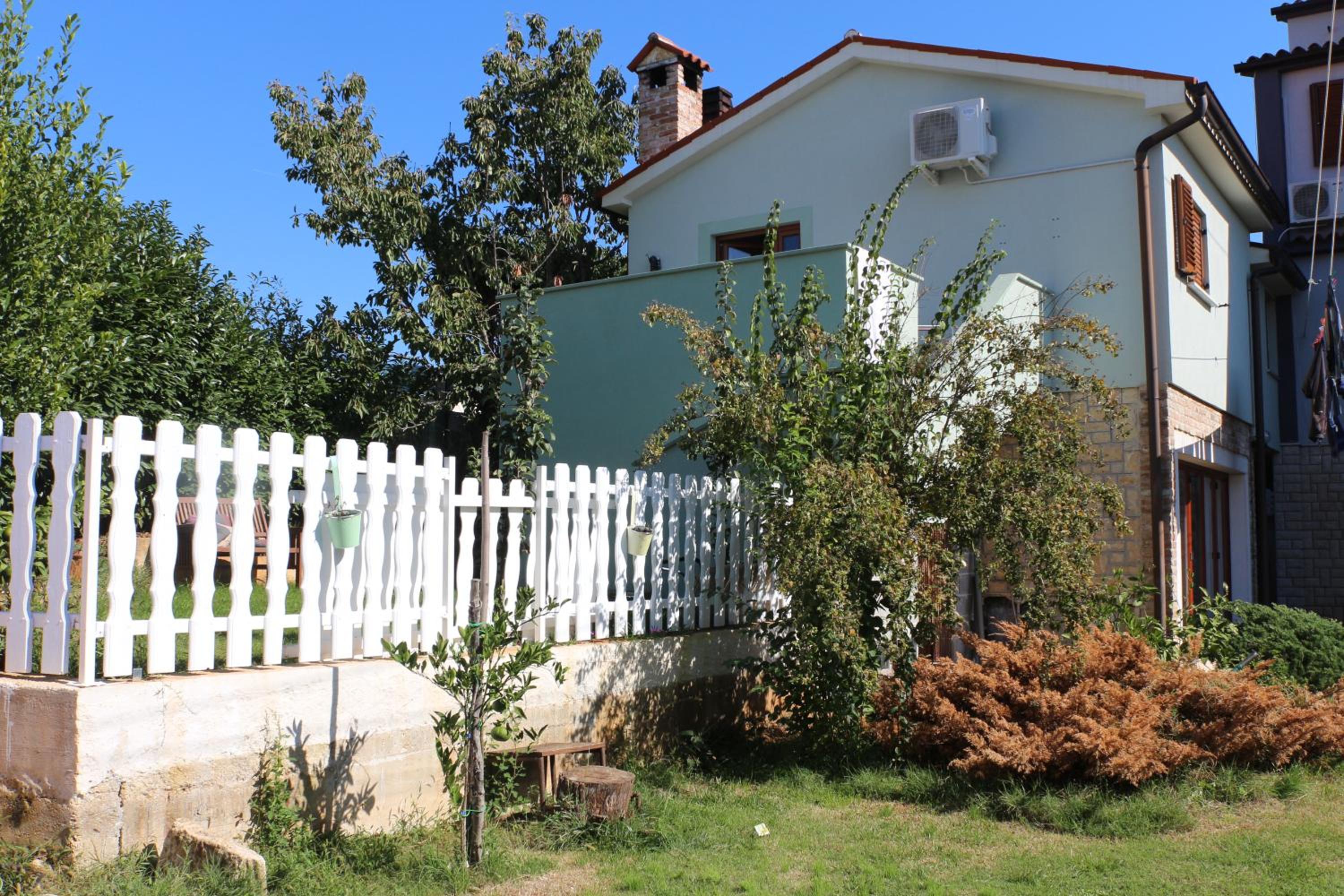 Apartment NALA - detached house, walk to beach