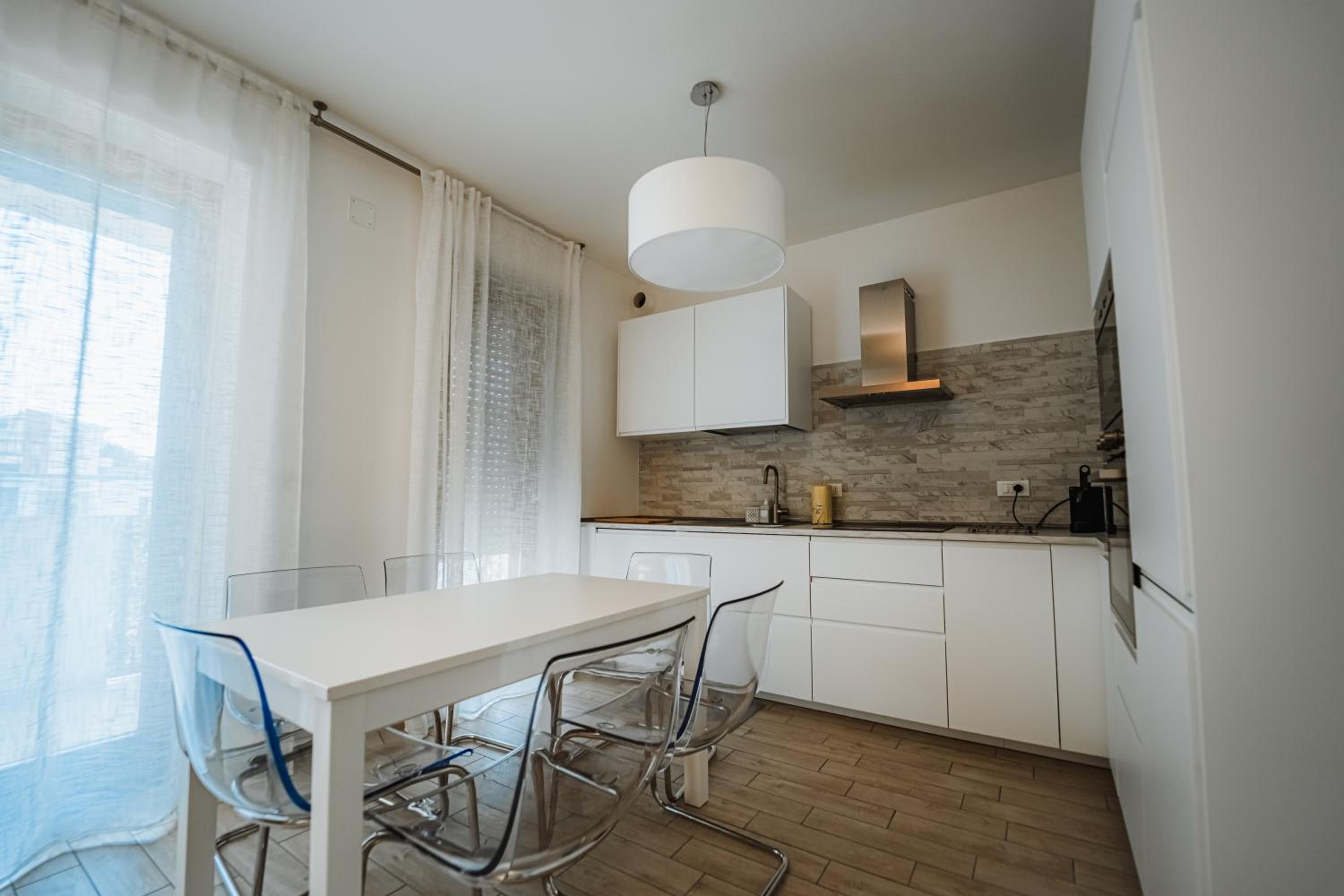 White House en Pescara — kitchen
