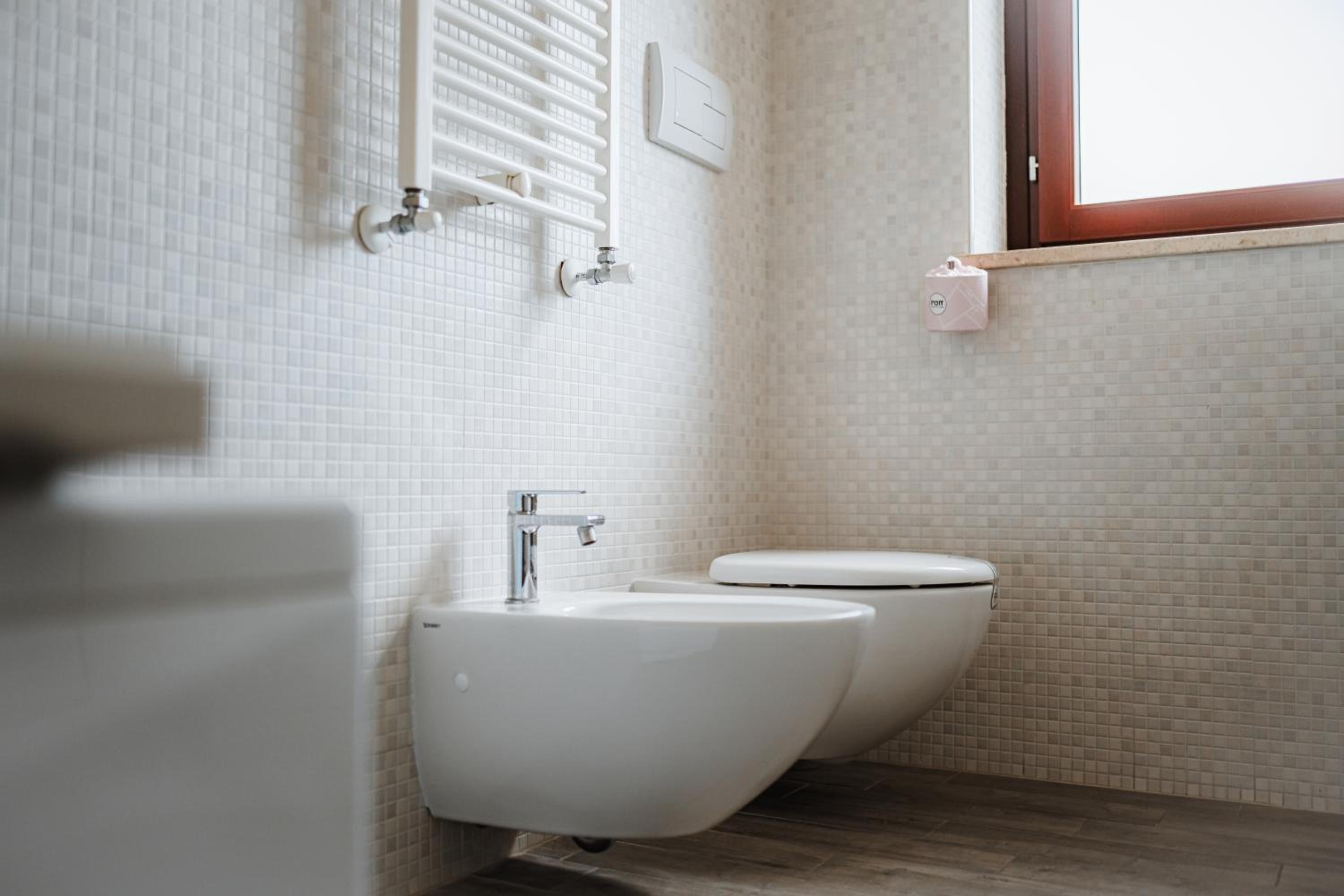 White House en Pescara — bathroom