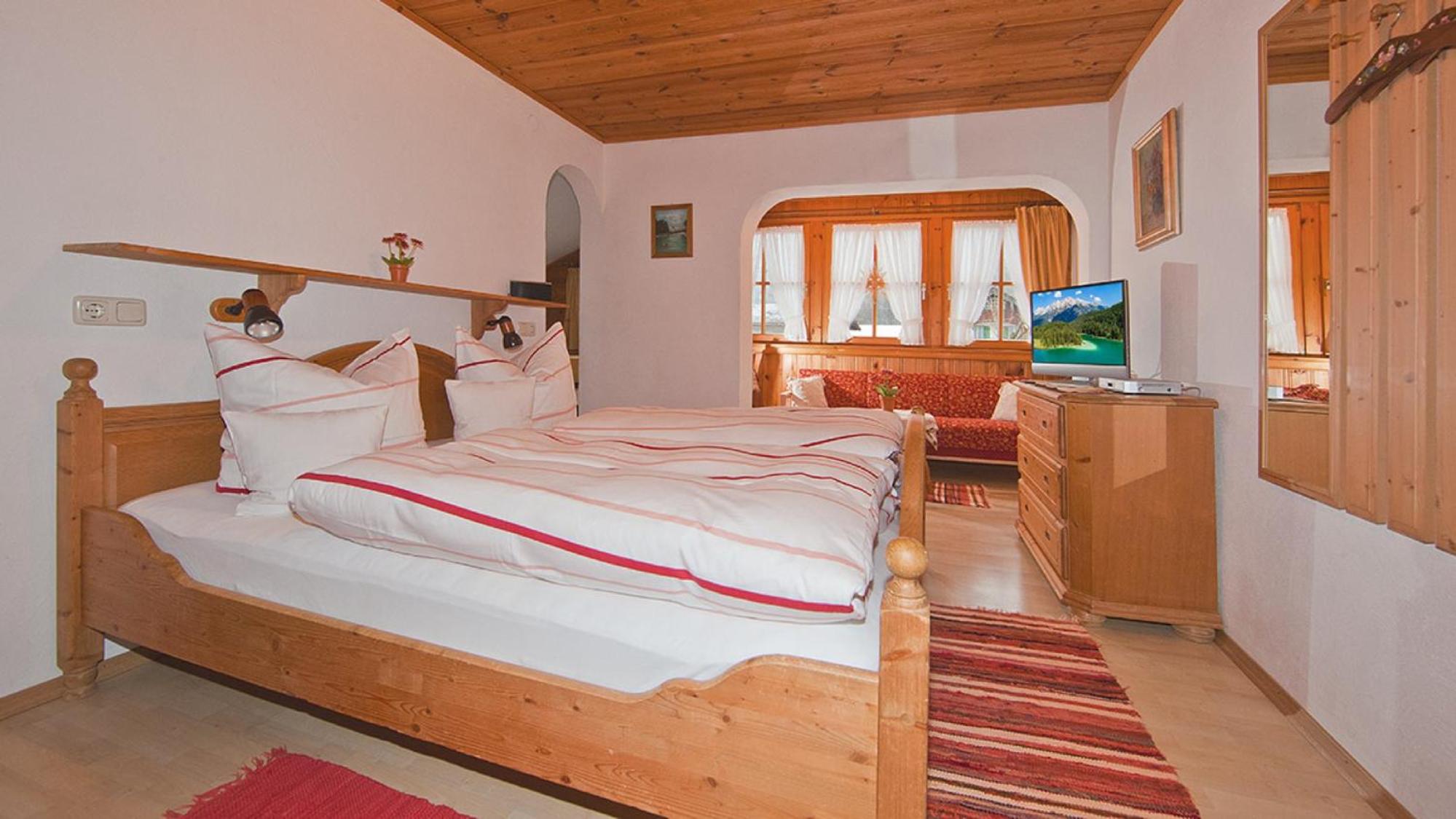 Ferienwohnungen Weiß