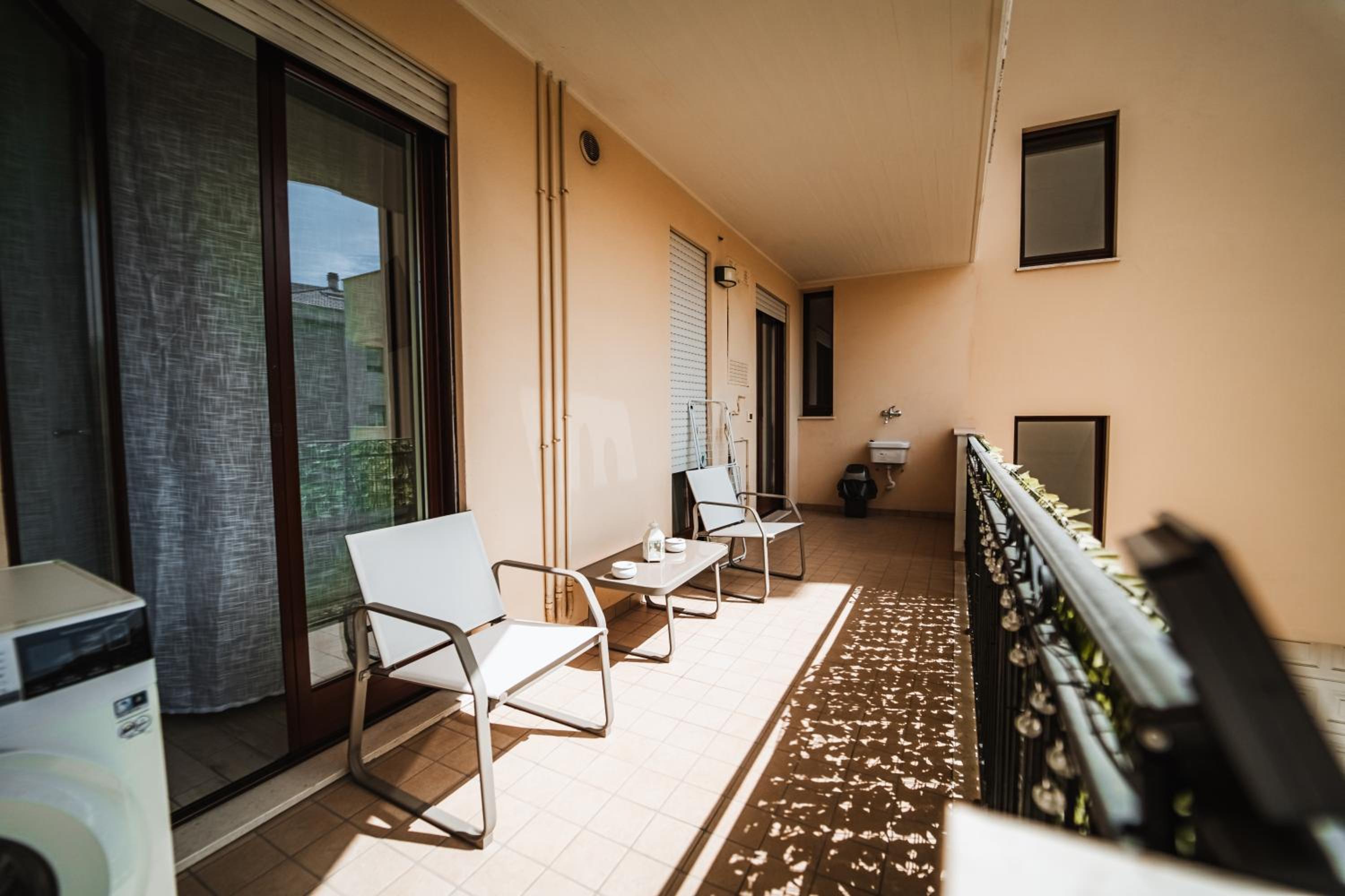 White House en Pescara — balance & terrace