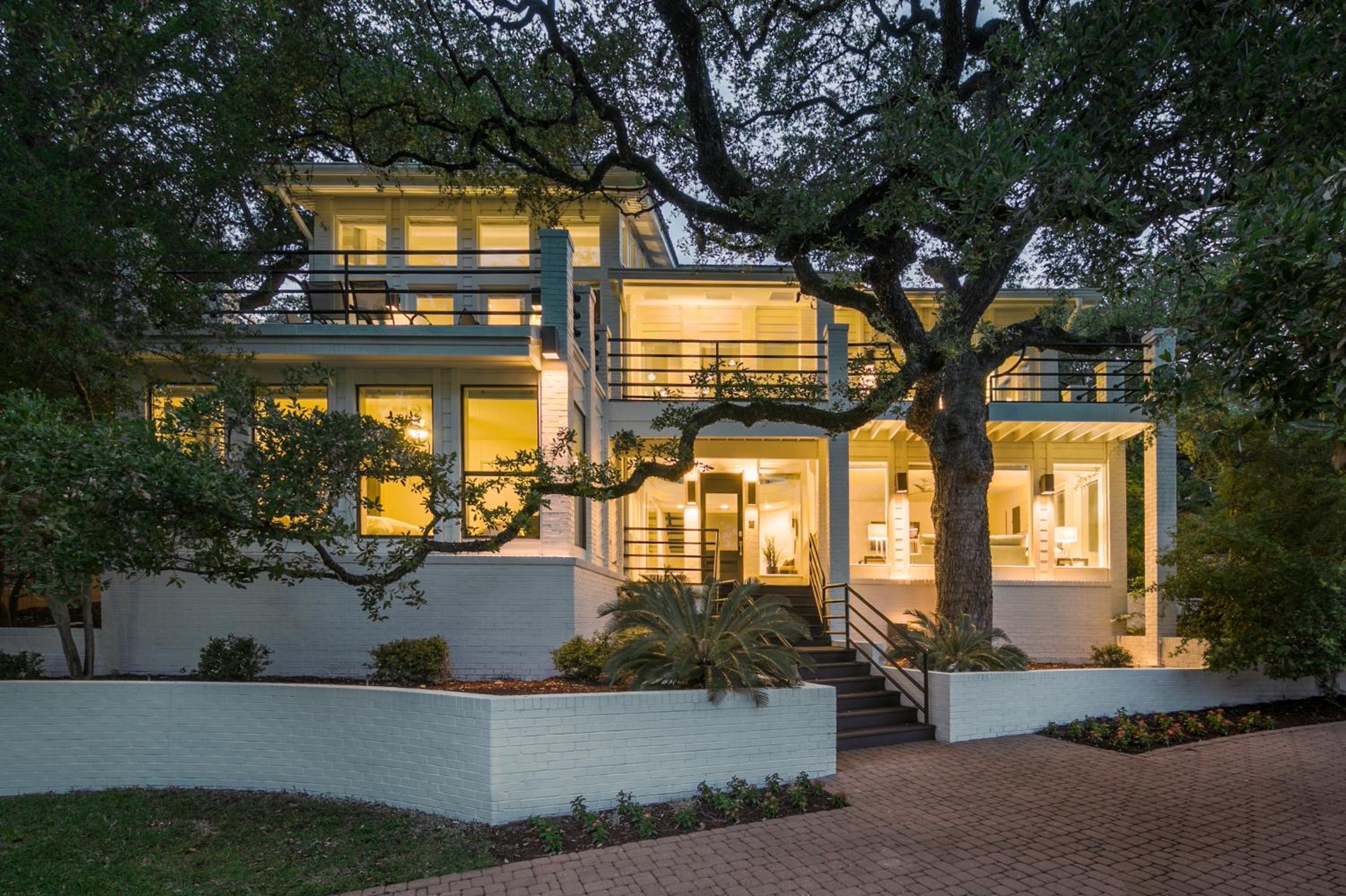 Contemporary Lake Austin Estate Near Downtown view 3