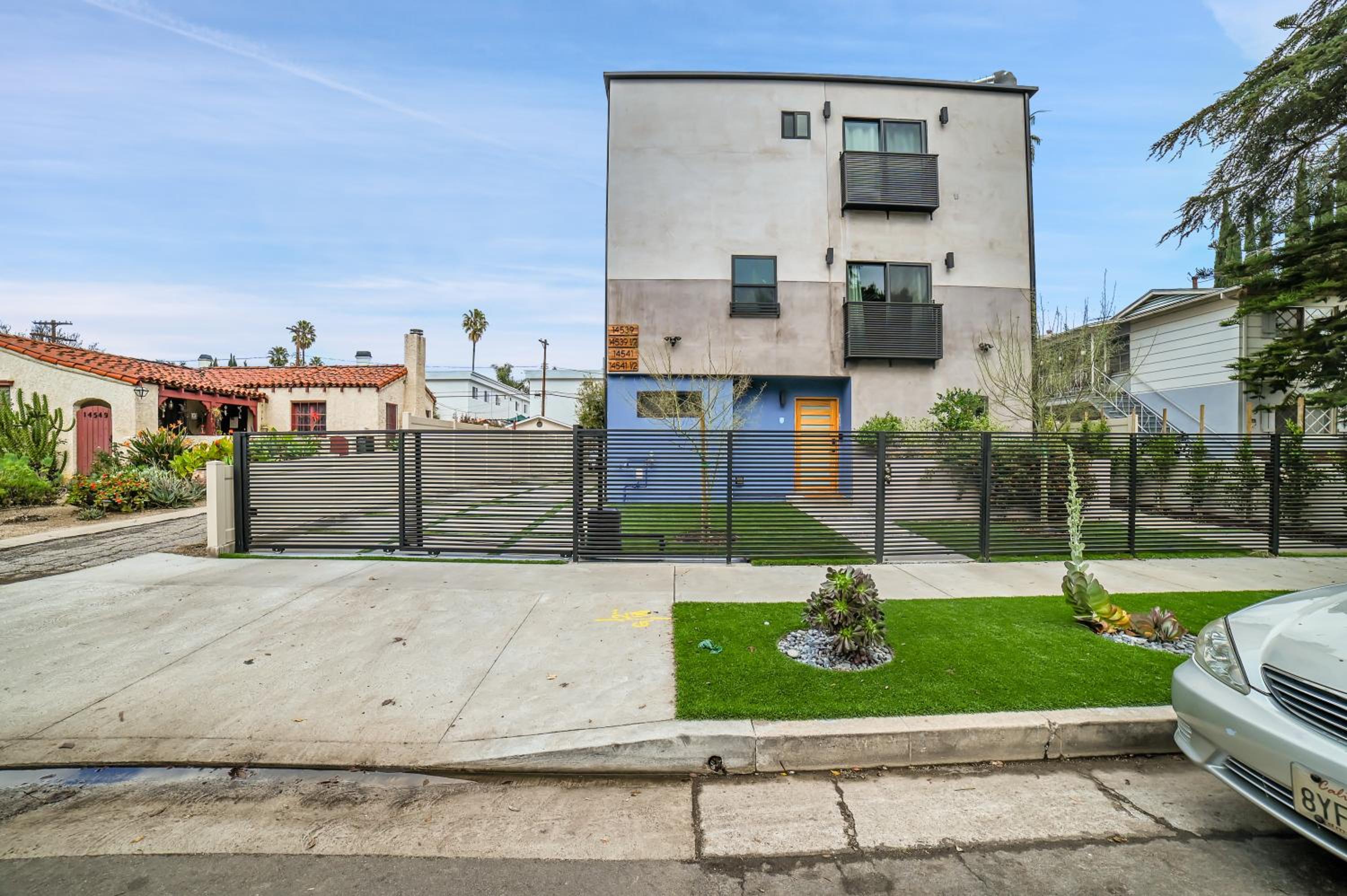 Brand new Chic-Nest in Prime Location view 2