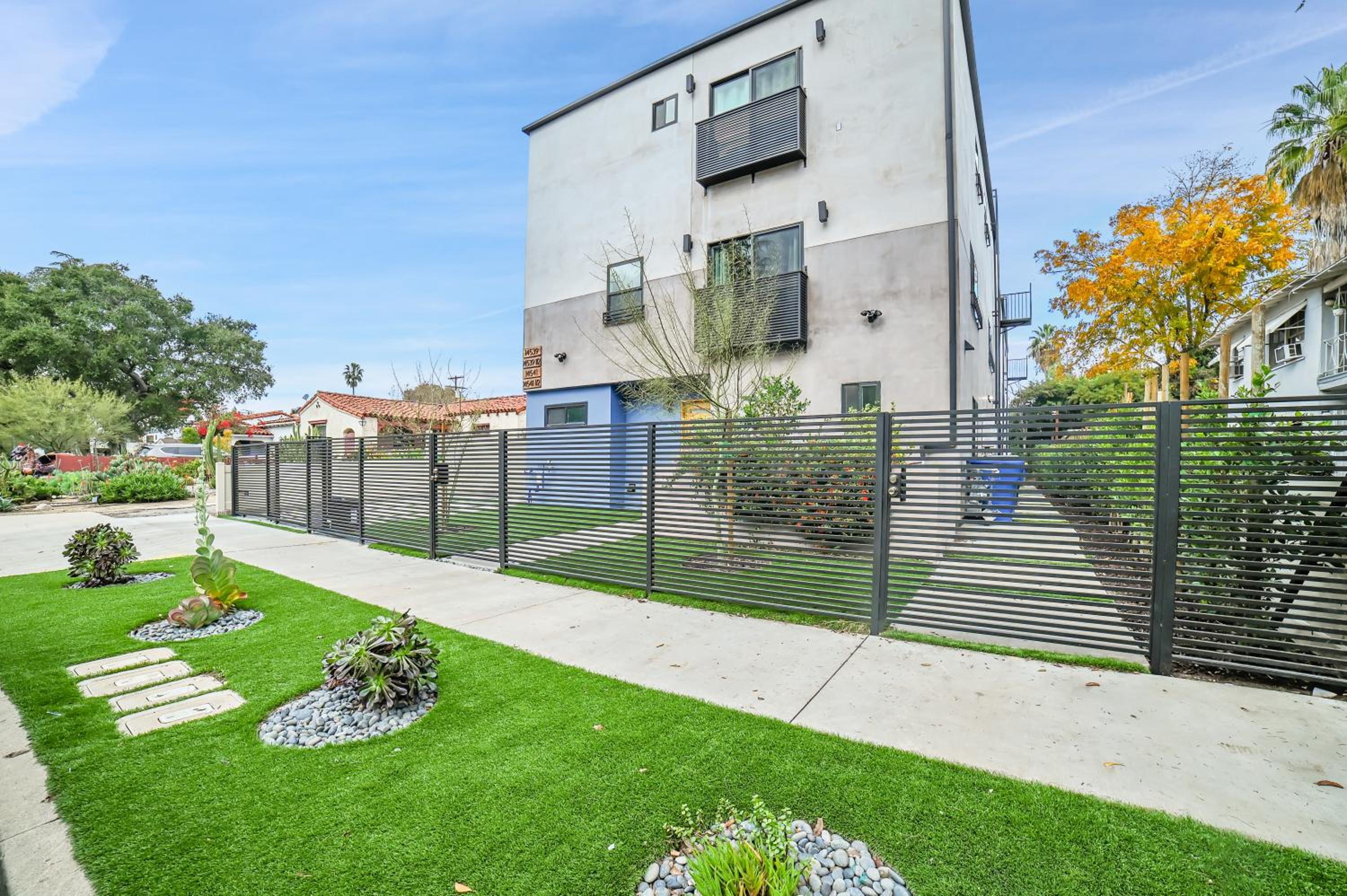 Brand new Chic-Nest in Prime Location view 3