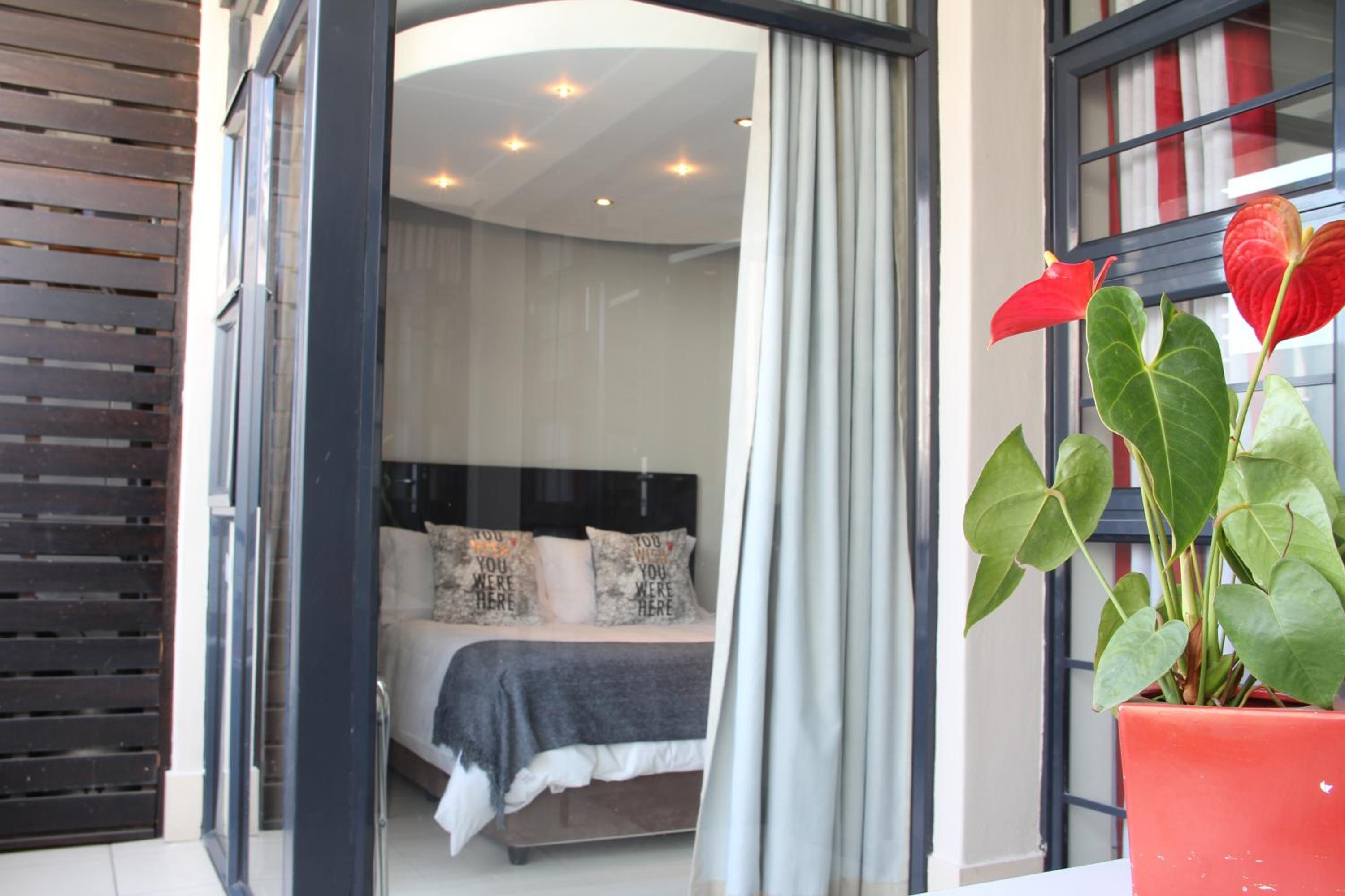 Apt 67 Long Street no loadshedding