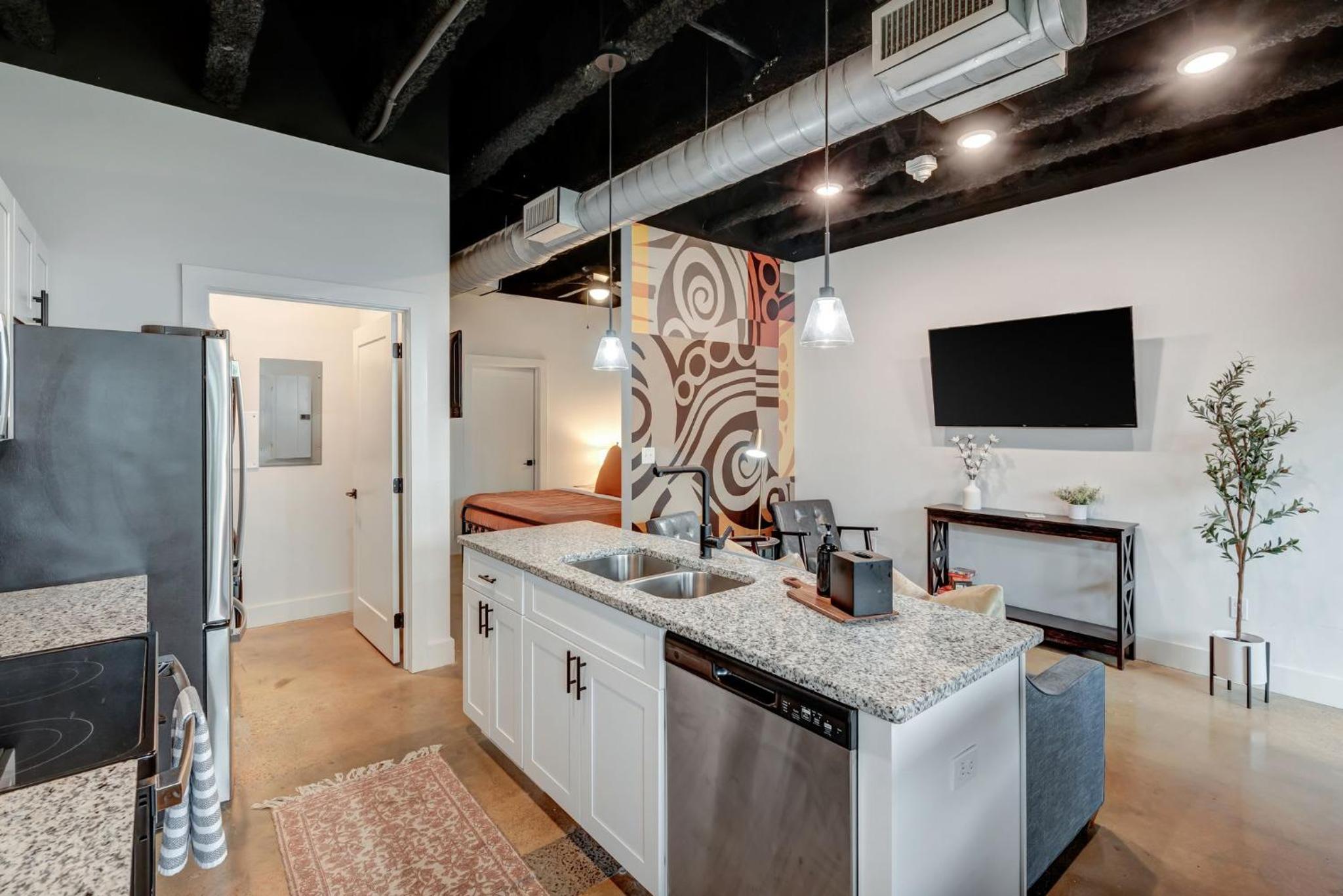New Studio with 2 beds 7 mins to DT - Property Image 2
