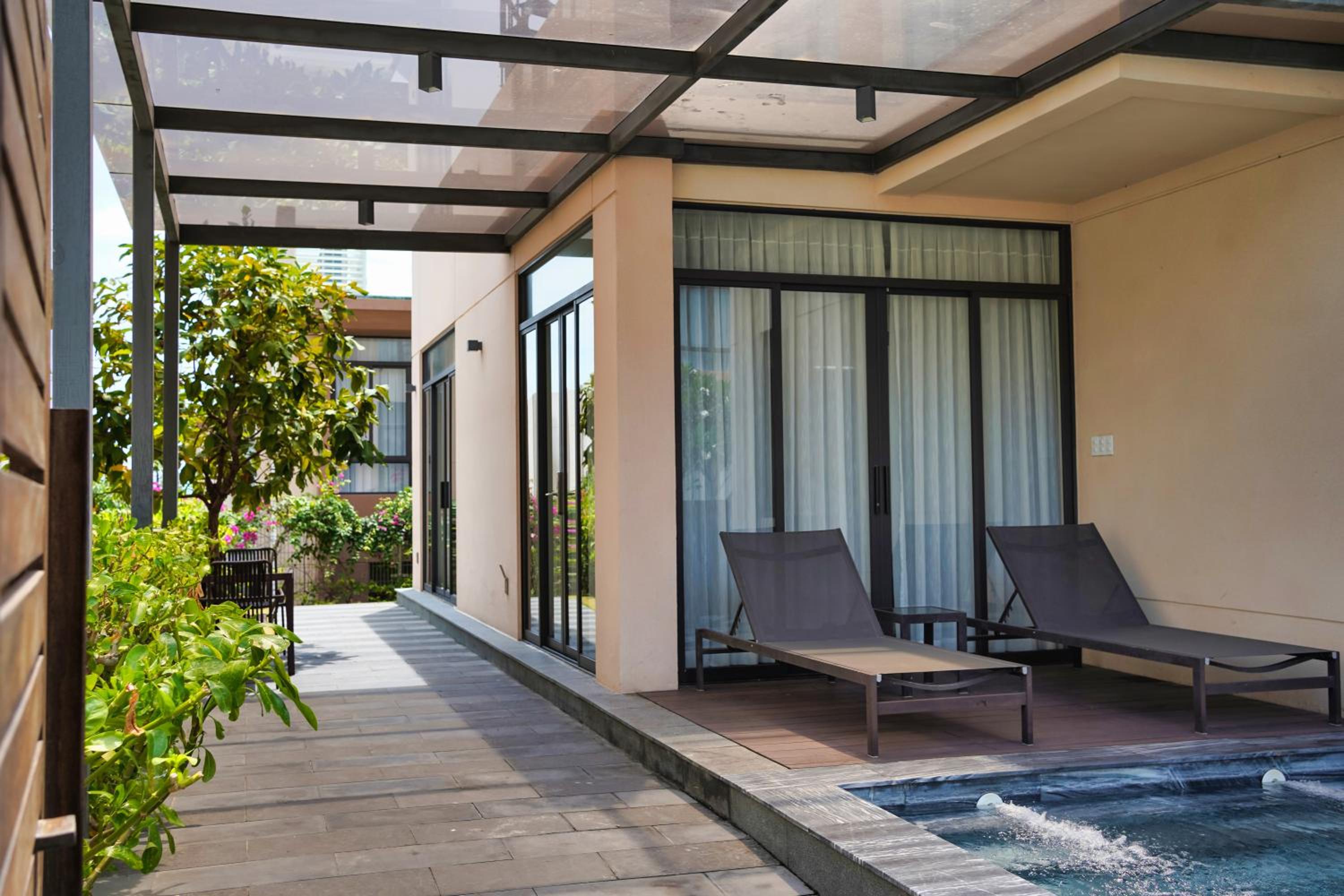 Seascape Villas In Long Beach Cam Ranh