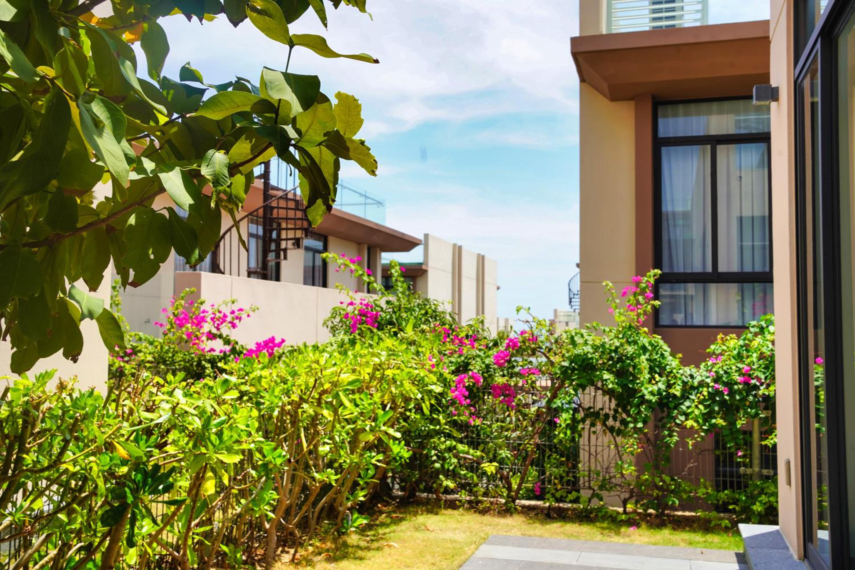Seascape Villas In Long Beach Cam Ranh