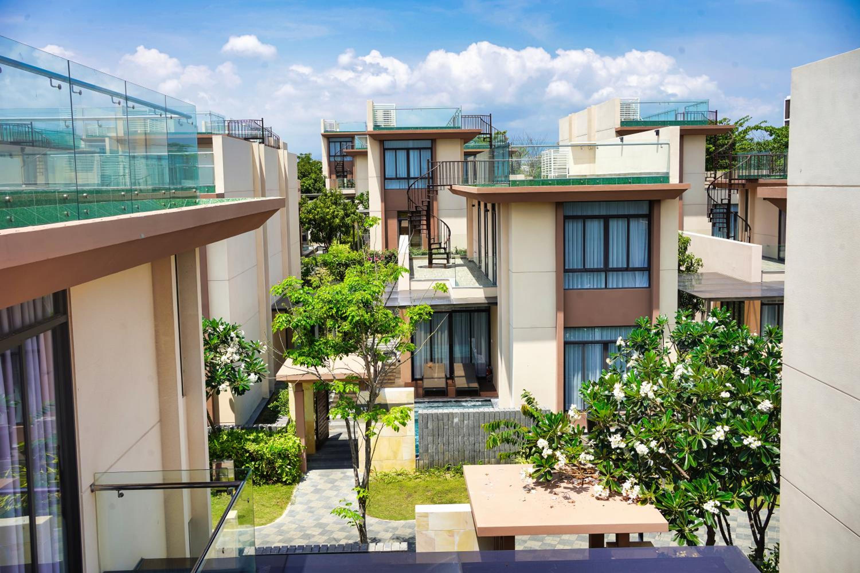 Seascape Villas In Long Beach Cam Ranh