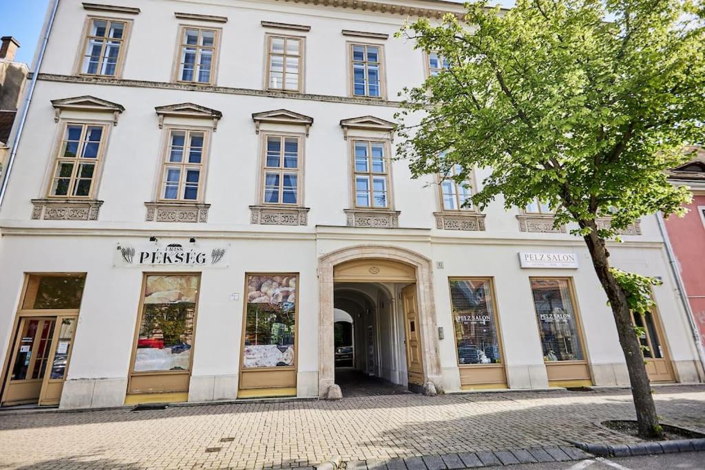 Várfal Apartman