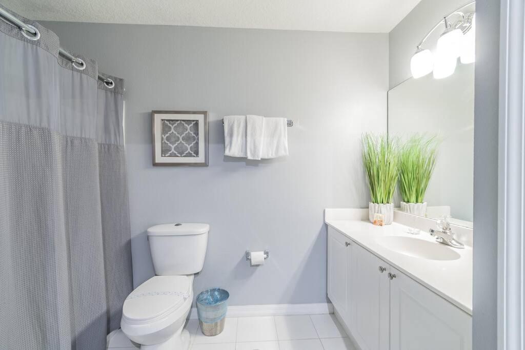 STUNNING, Professional Decor, Near Dis, Sleeps 7, Pool, Private Patio With Views view 2