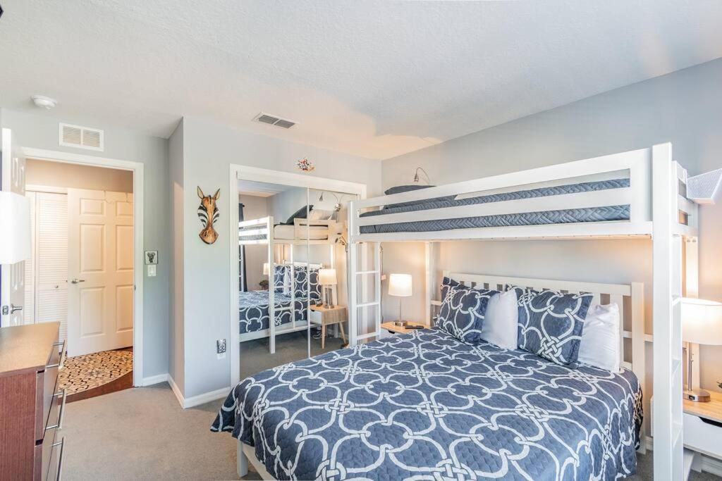 STUNNING, Professional Decor, Near Dis, Sleeps 7, Pool, Private Patio With Views view 5