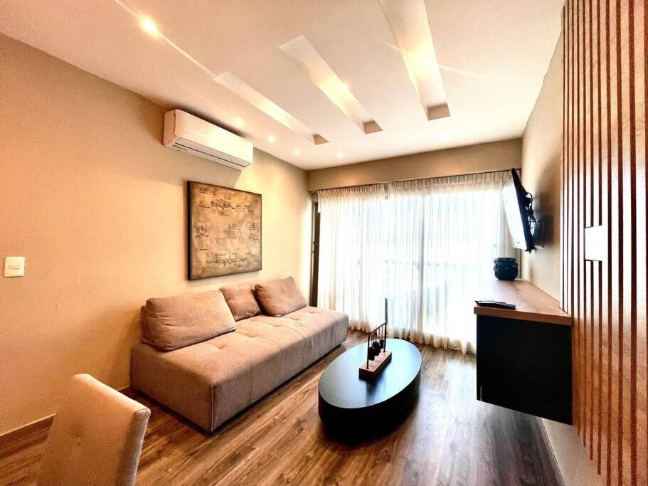 RoyalSuite 1BDR-Poll-Gym-Saune-g17 view 5