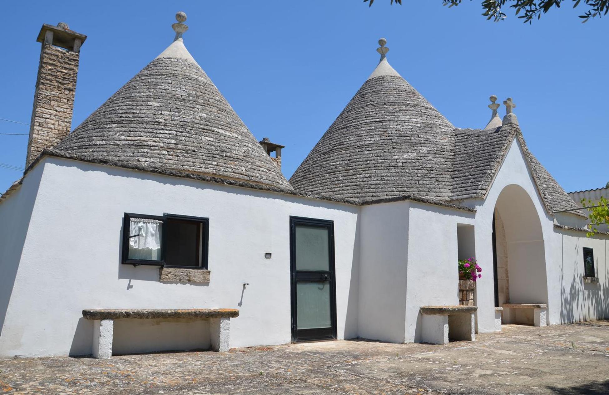 Trulli Le Casedde view 2