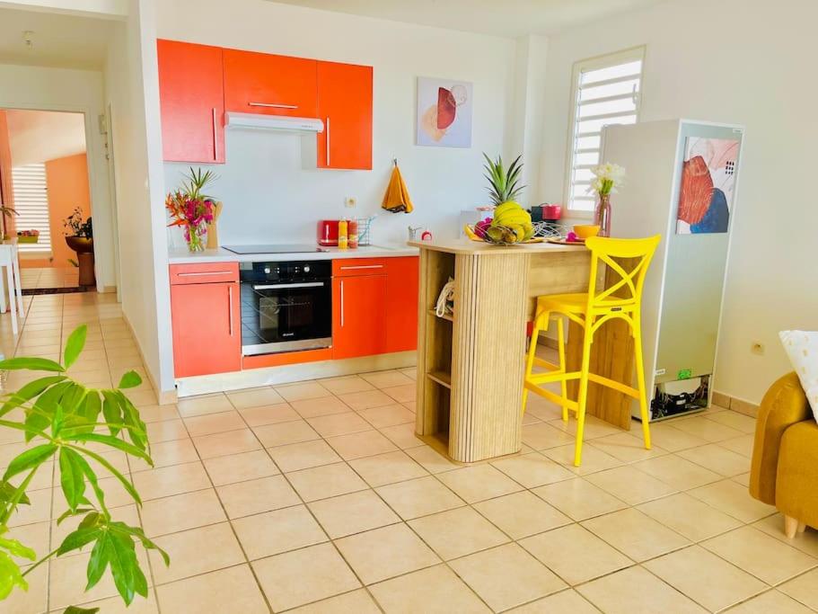 T2 vue mer et ville, idéal pour couple & professionnel view 5