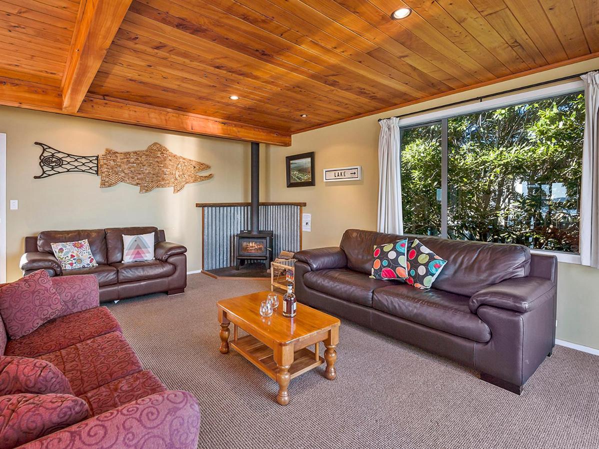 Absolute Waterfront with WiFi - Five Mile Bay Home view 2