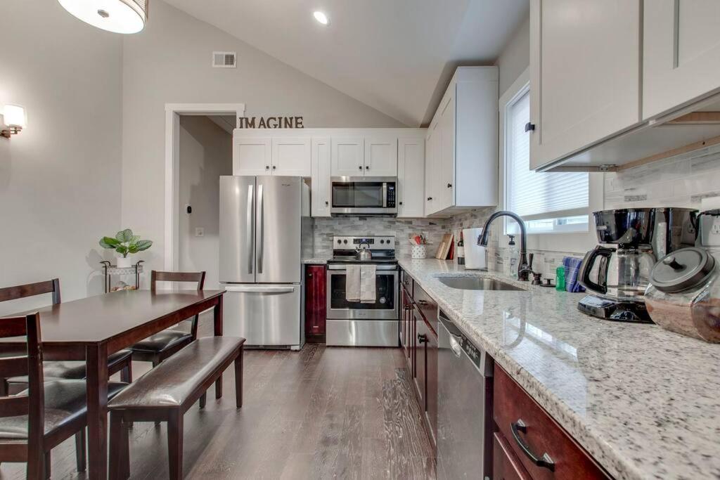 New Spacious Home 2 Miles From Downtown view 2