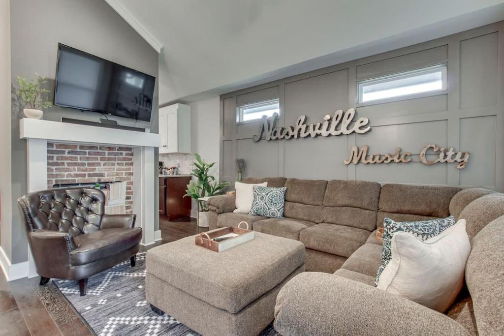 New Spacious Home 2 Miles From Downtown view 3