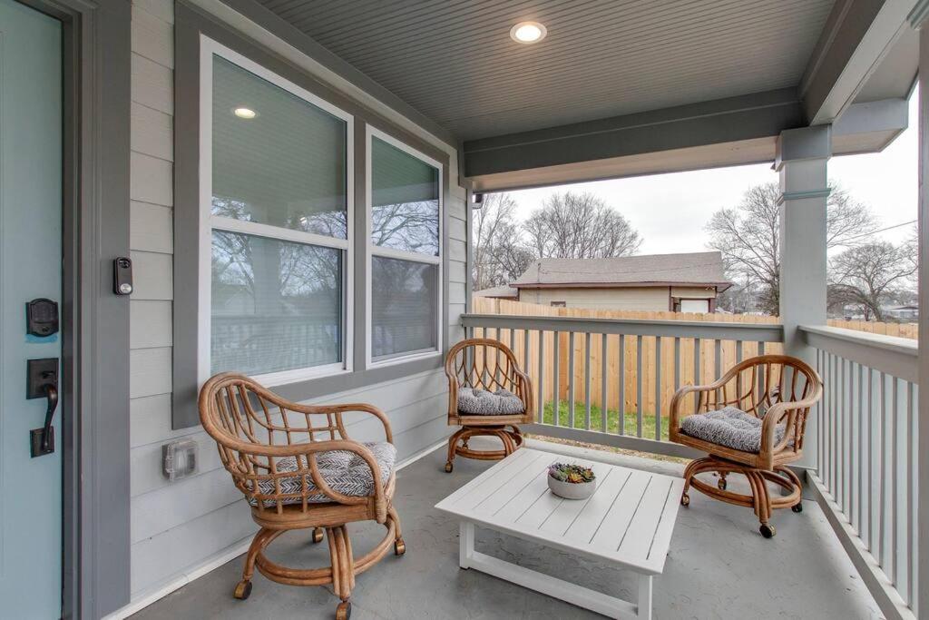 New Spacious Home 2 Miles From Downtown view 4