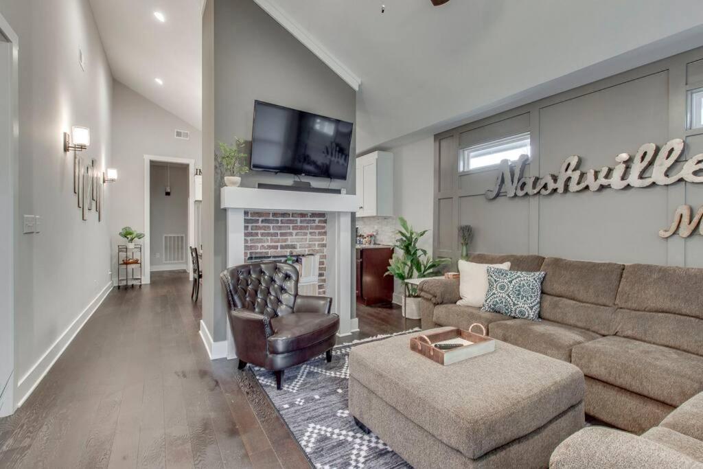 New Spacious Home 2 Miles From Downtown view 5