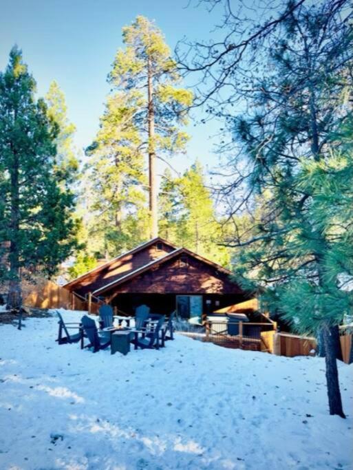 Elk Lodge Hot Tub Game Room in Big Bear Lake, US