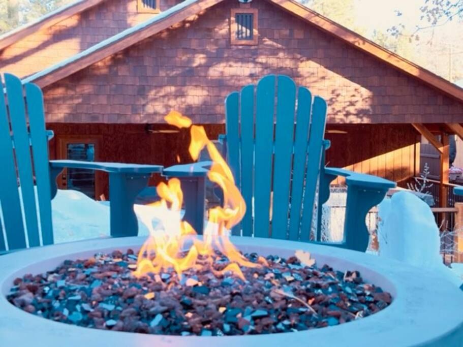 Elk Lodge Hot Tub Game Room view 2