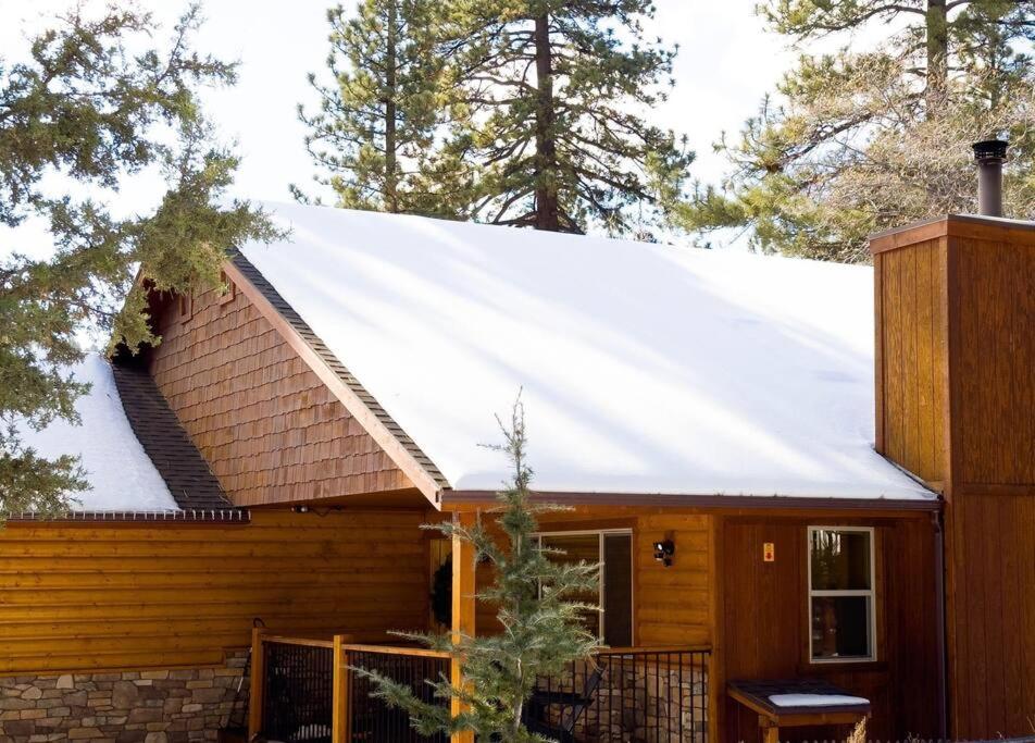 Elk Lodge Hot Tub Game Room view 5