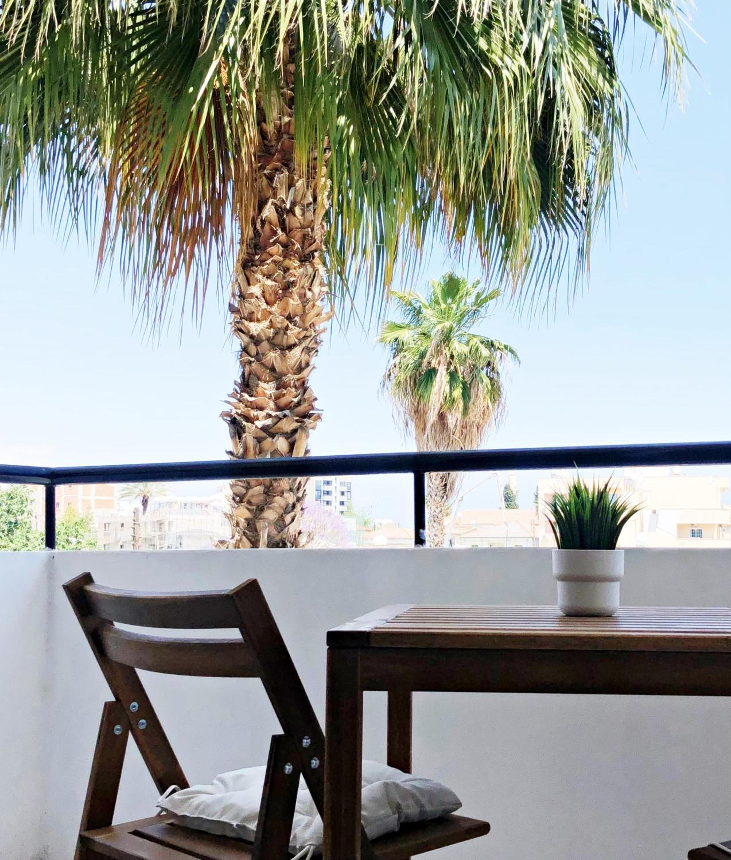 Large apartment close to Finikoudes Beach with 2 balconies