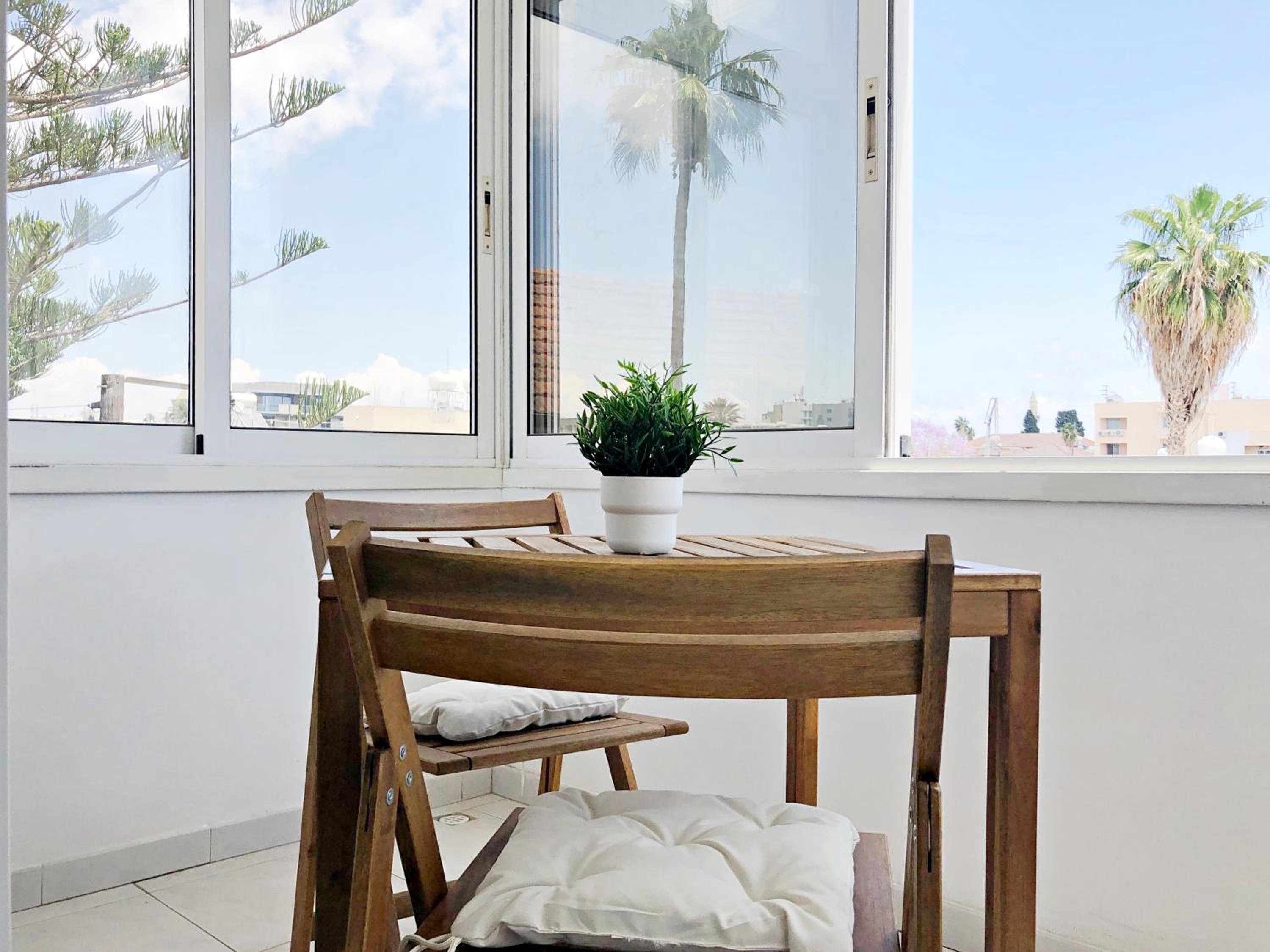Large apartment close to Finikoudes Beach with 2 balconies