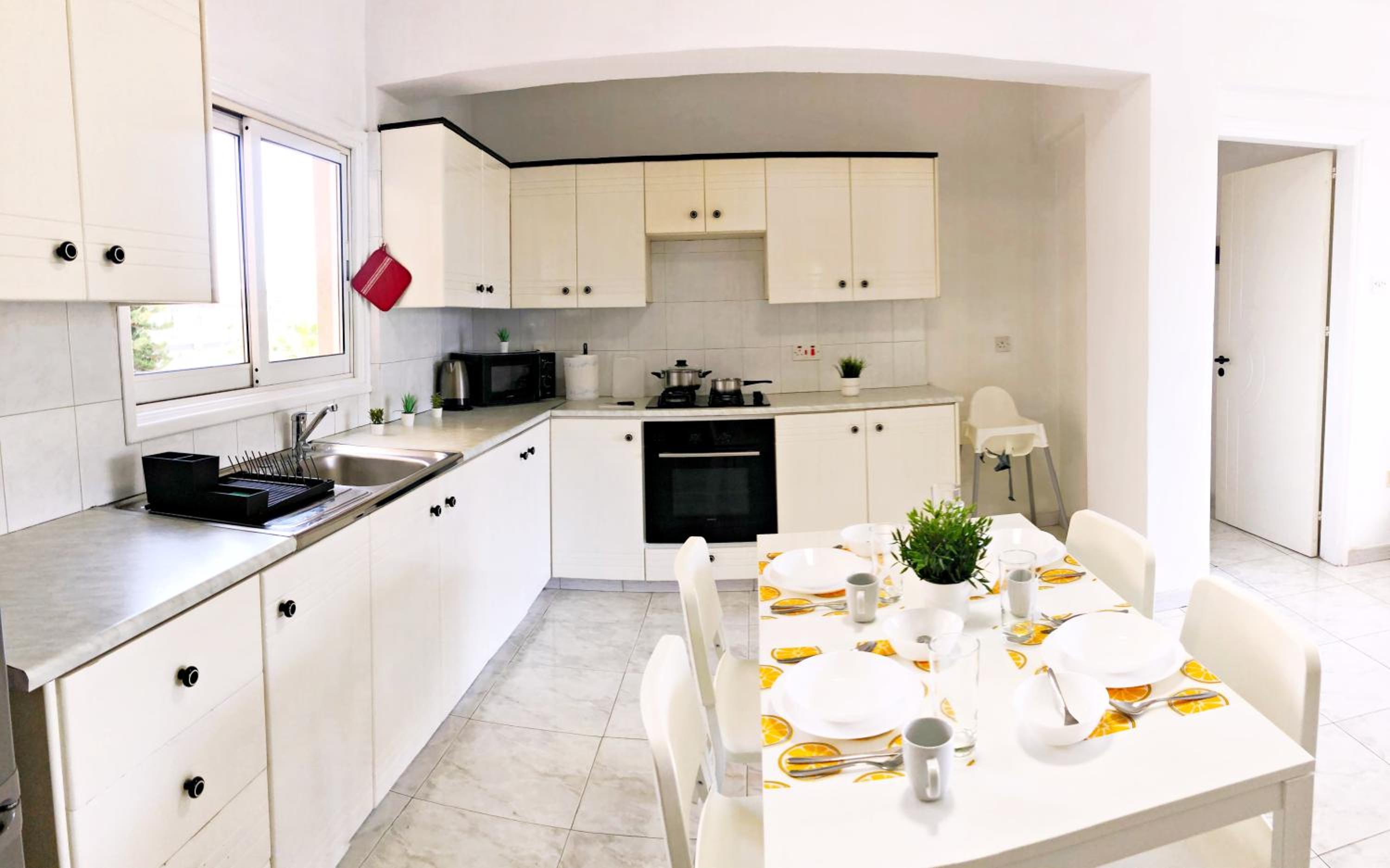 Large apartment close to Finikoudes Beach with 2 balconies