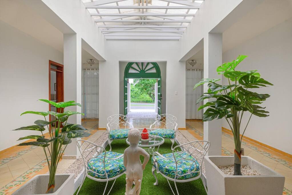Villa Rosa: Modern Colonial Home with Pool view 5