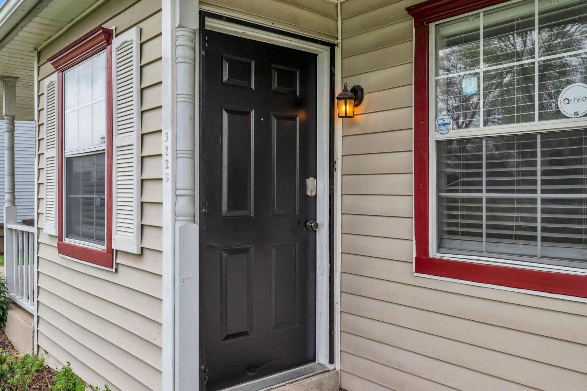 East Nash 12 mins to Broadway Sleeps 6 view 2
