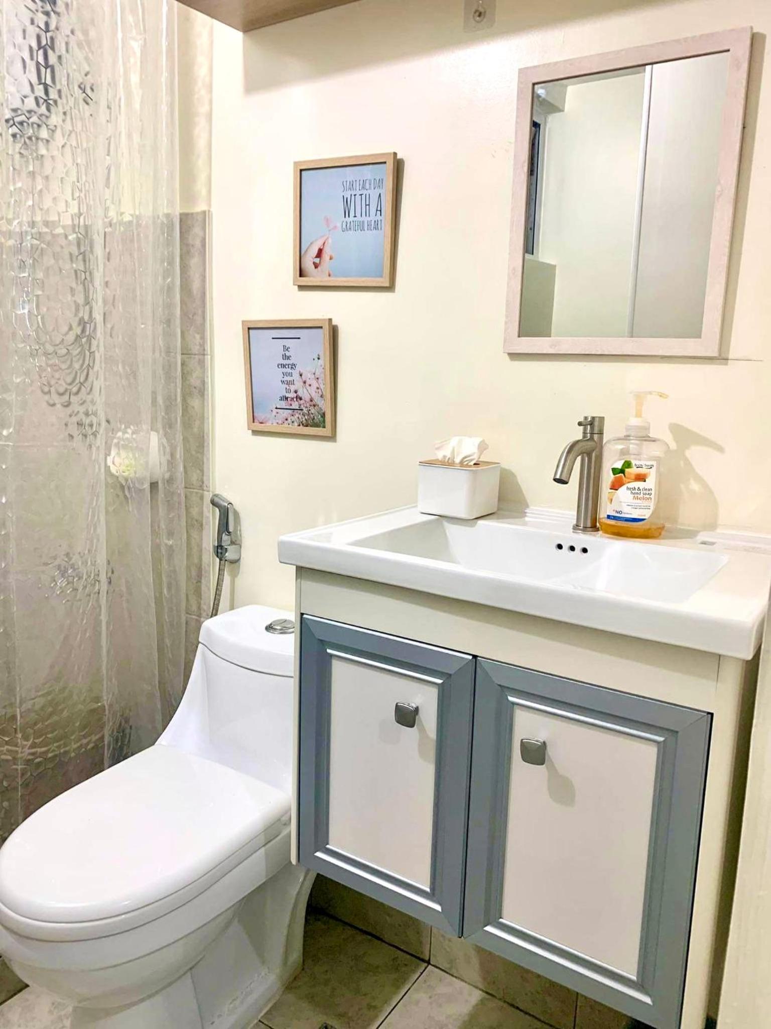 2 Bedroom Condo with Queen bed, Swimming Pool, free Netflix and Wifi view 2