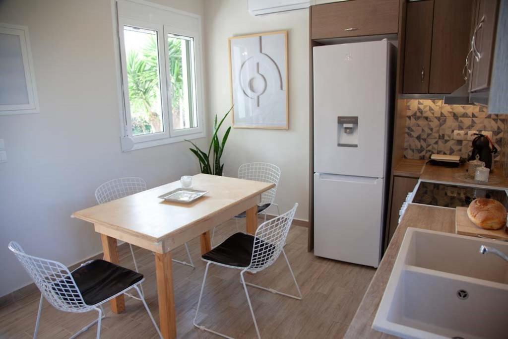 Casa da Bugainvillea en Kefallonia — kitchen