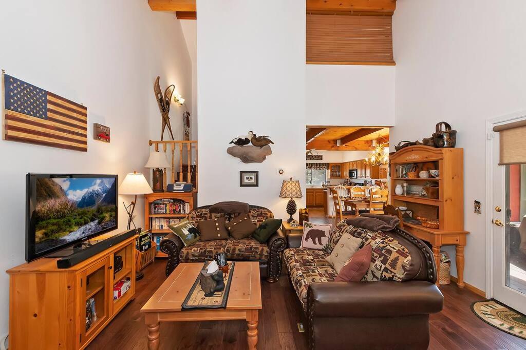 Grizzly Mountain Walking distance to Bear Mountain view 4