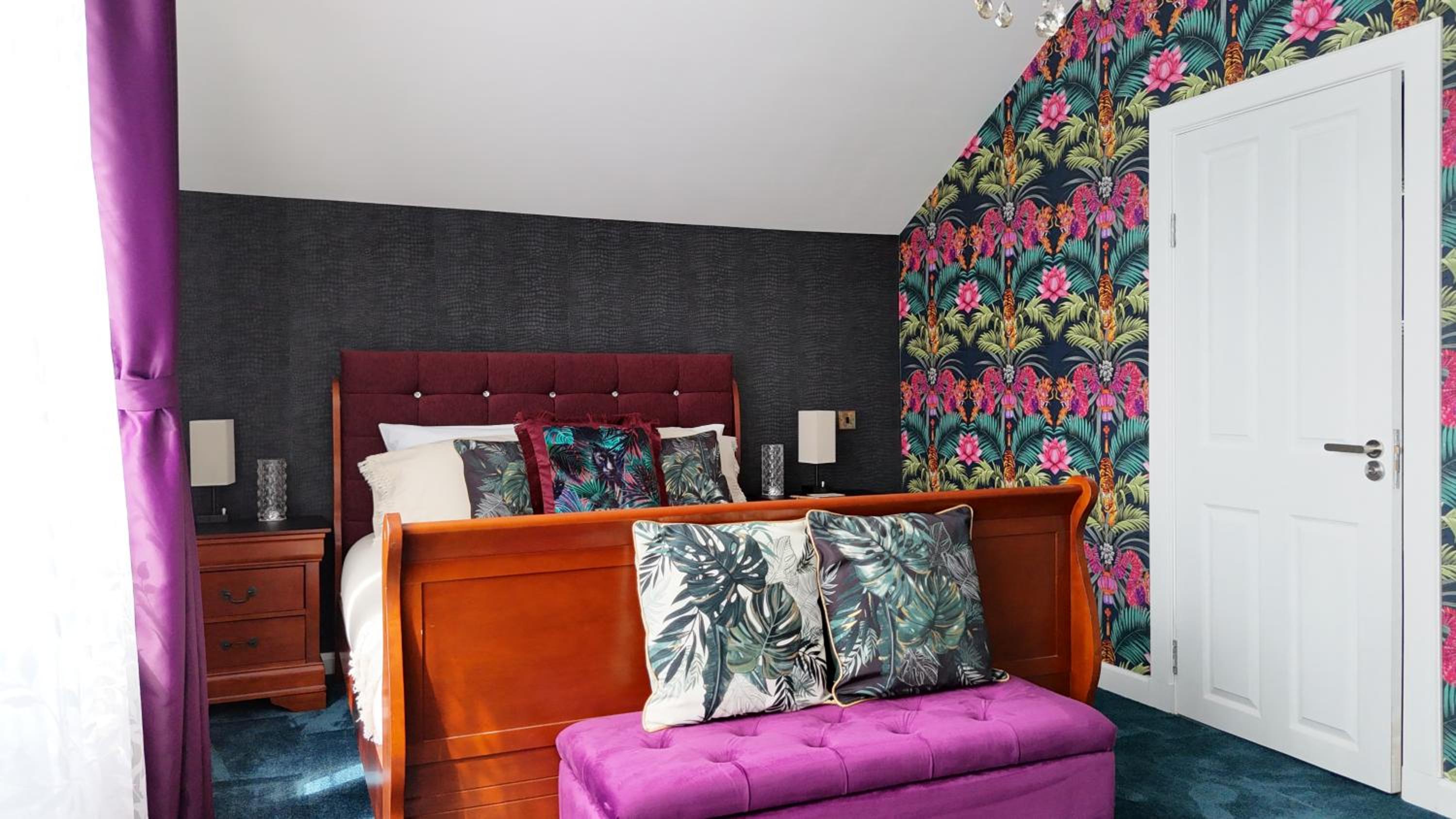 Hotel FINN VILLAGE - Loch Lomond Villa B&B Jungle Room with HOT TUB