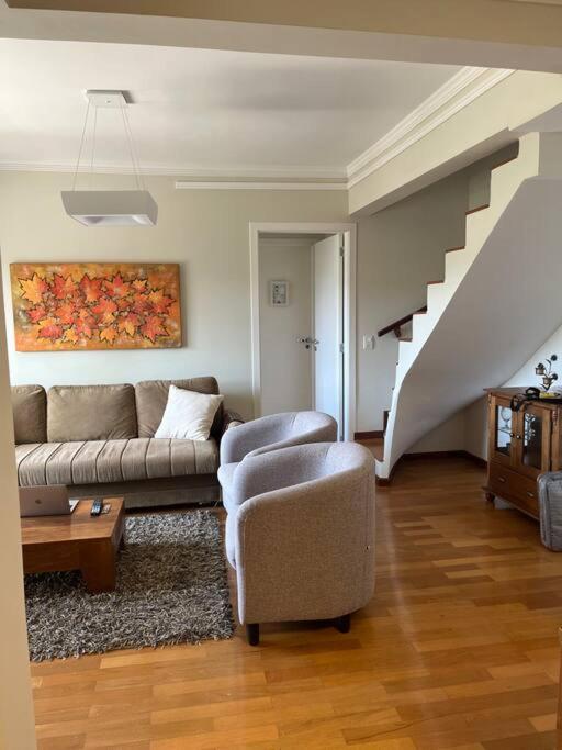 Charmoso duplex c/espaço gourmet